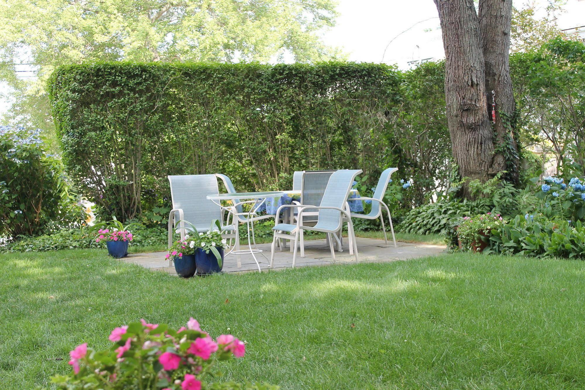 The 1720 House Bed & Breakfast Vineyard Haven Exterior photo